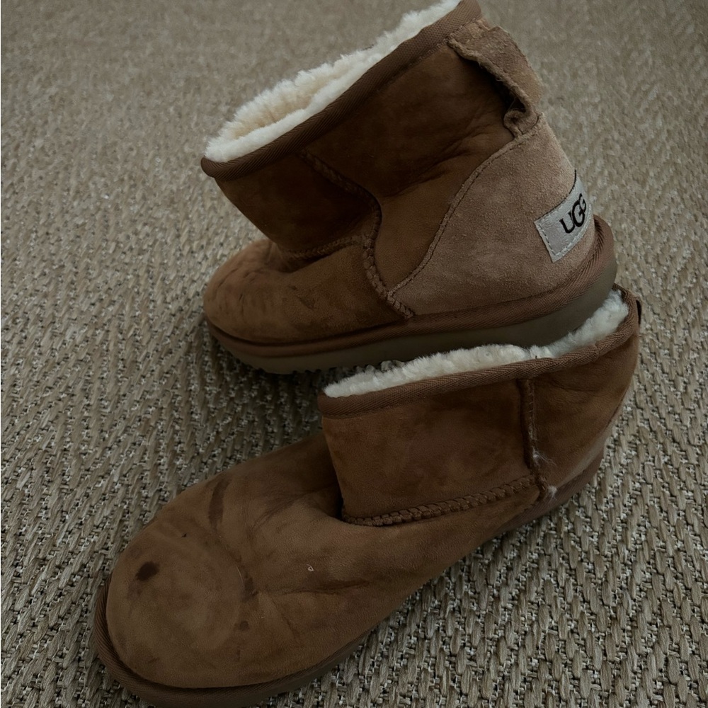 MINI CHESTNUT UGGS